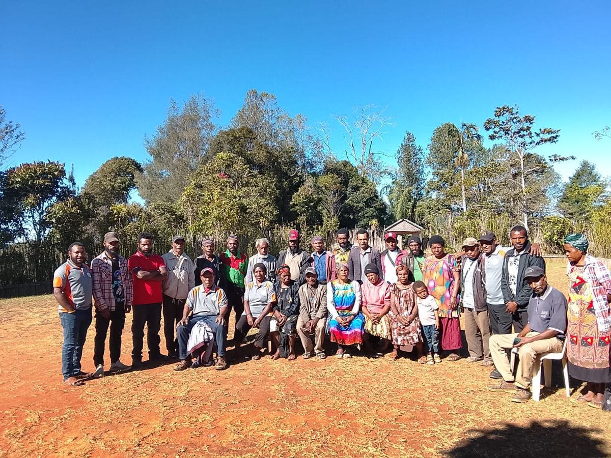 A Community Curriculum session at a remote community in the Southern Highlands