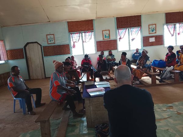 Head trainer visit to the community in the closing week of the rollout. Catholic Diocese of Mendi, Tigiri, Lower Mendi LLG, Southern Highlands. August 2026.